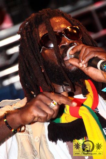 Chezidek (Jam) with The Dub Akom Band 17. Reggae Jam Festival - Bersenbrueck 05. August 2011 (7).JPG